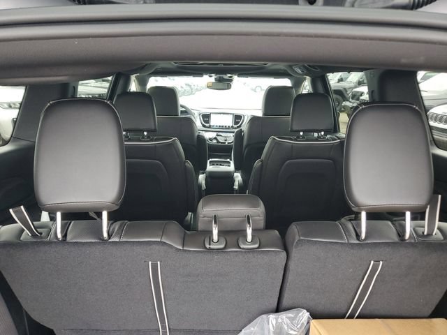 New 2026 Chrysler Pacifica Limited w/ S Appearance Package AWD/4WD image 8