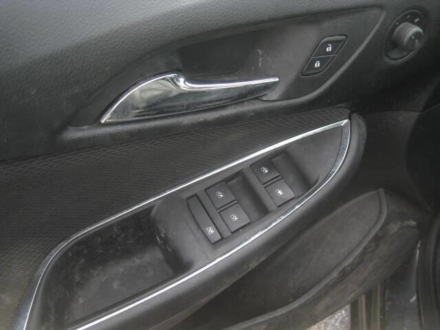 Used 2017 Chevrolet Cruze LT image 16