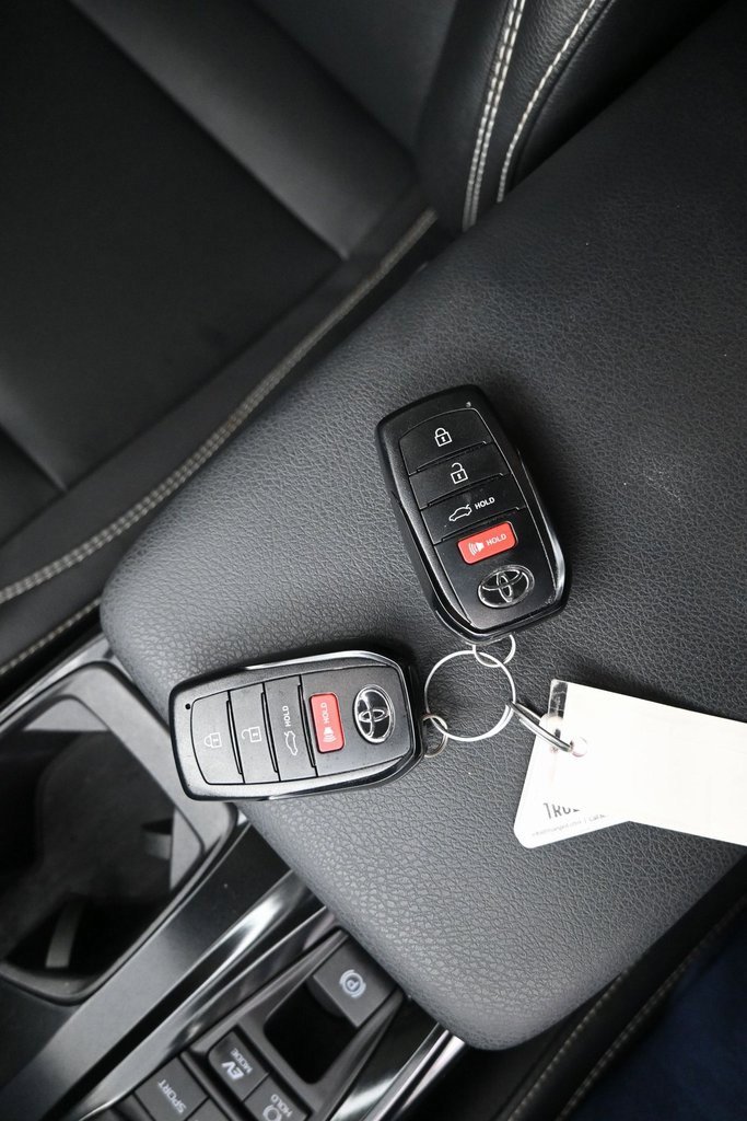 Used 2025 Toyota Camry SE image 17