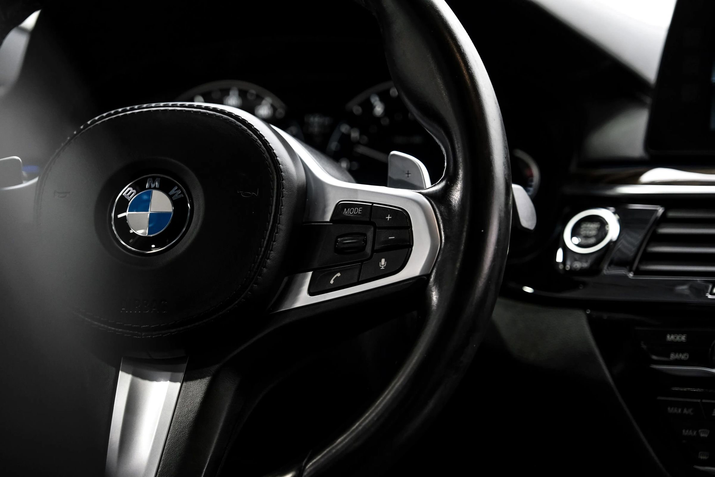 Used 2018 BMW 540i w/ M Sport Package RWD image 24