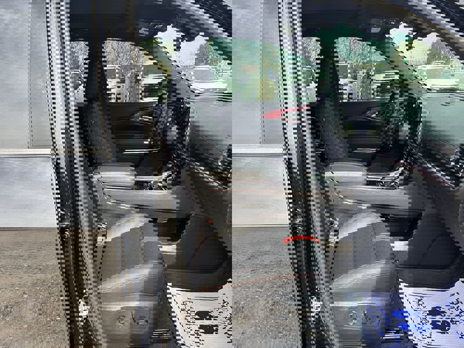 Used 2024 Chevrolet Traverse RS image 28