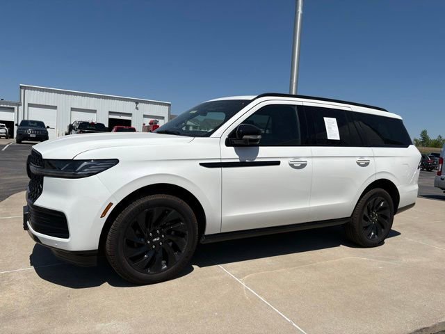 Used 2026 Lincoln Navigator Reserve w/ Jet Appearance Package AWD/4WD image 1
