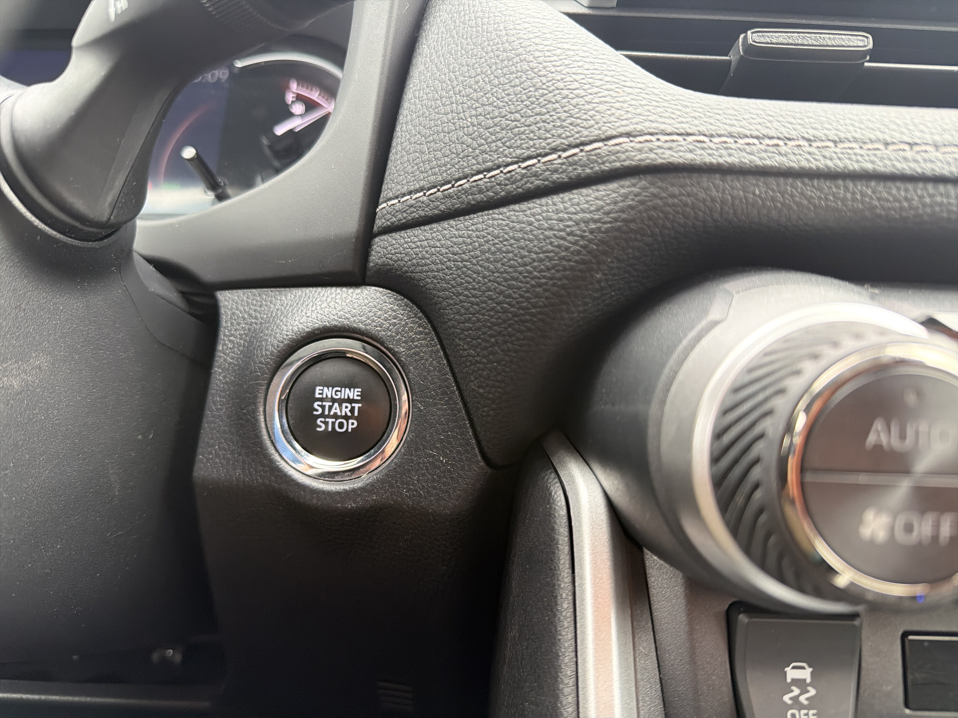 Used 2024 Toyota RAV4 XLE AWD/4WD image 19