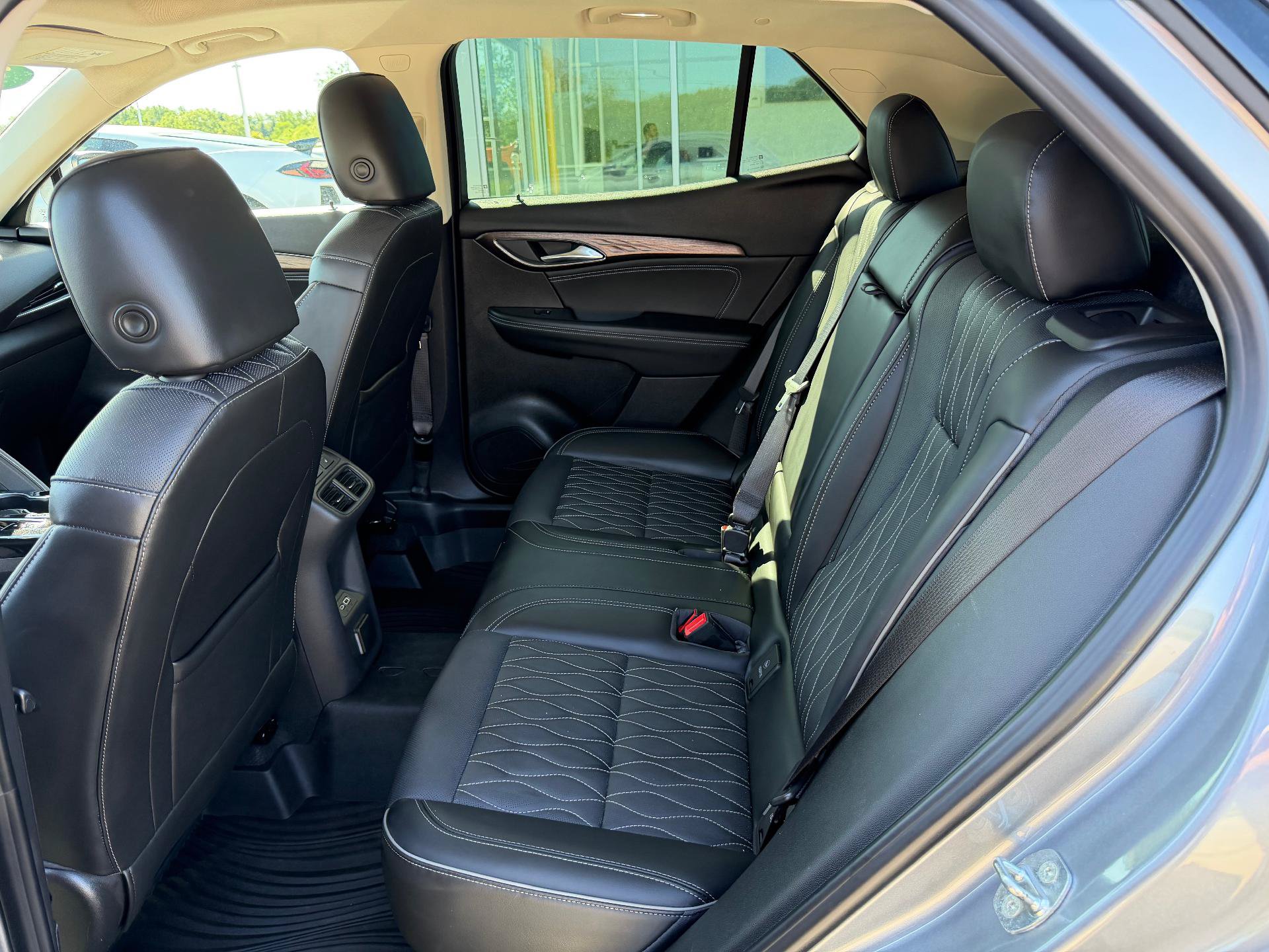 Certified 2022 Buick Envision Avenir w/ Technology Package II AWD/4WD image 19