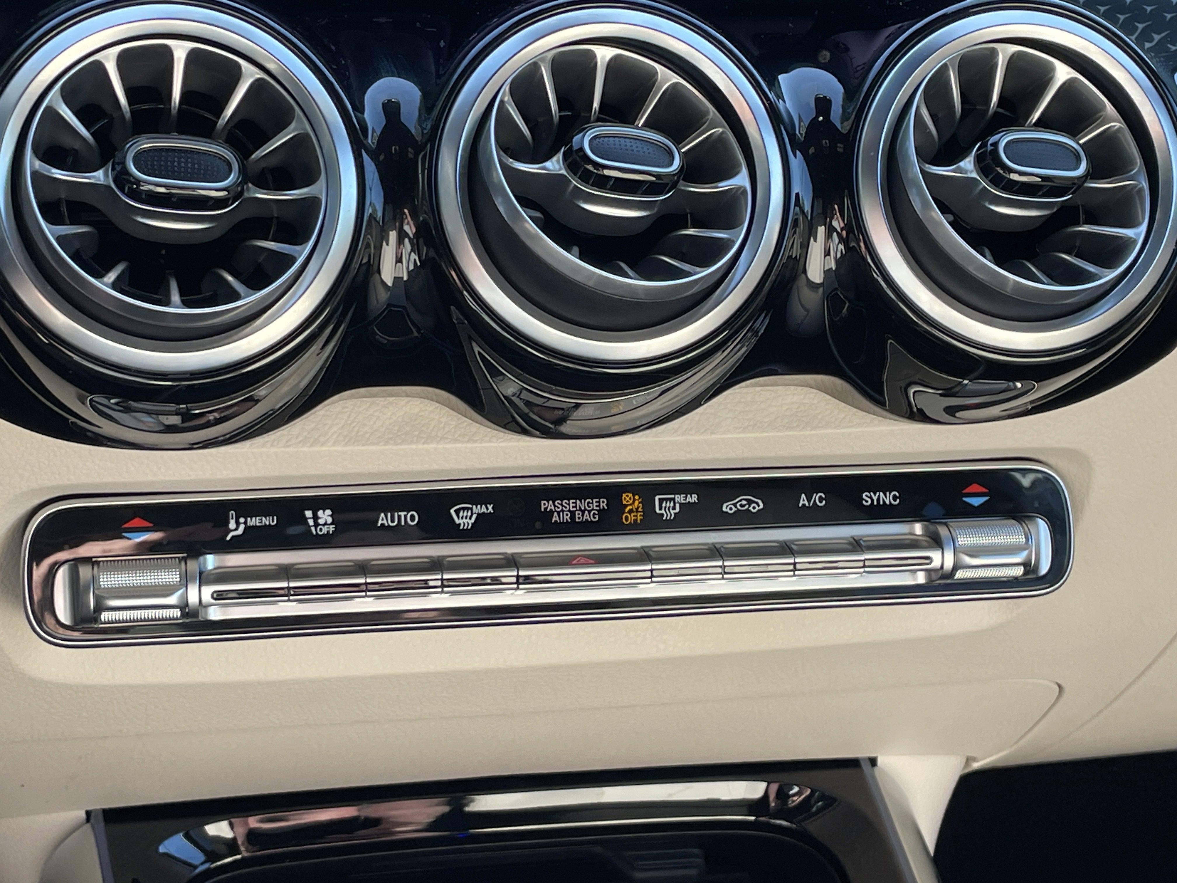 Certified 2025 Mercedes-Benz GLB 250 image 32