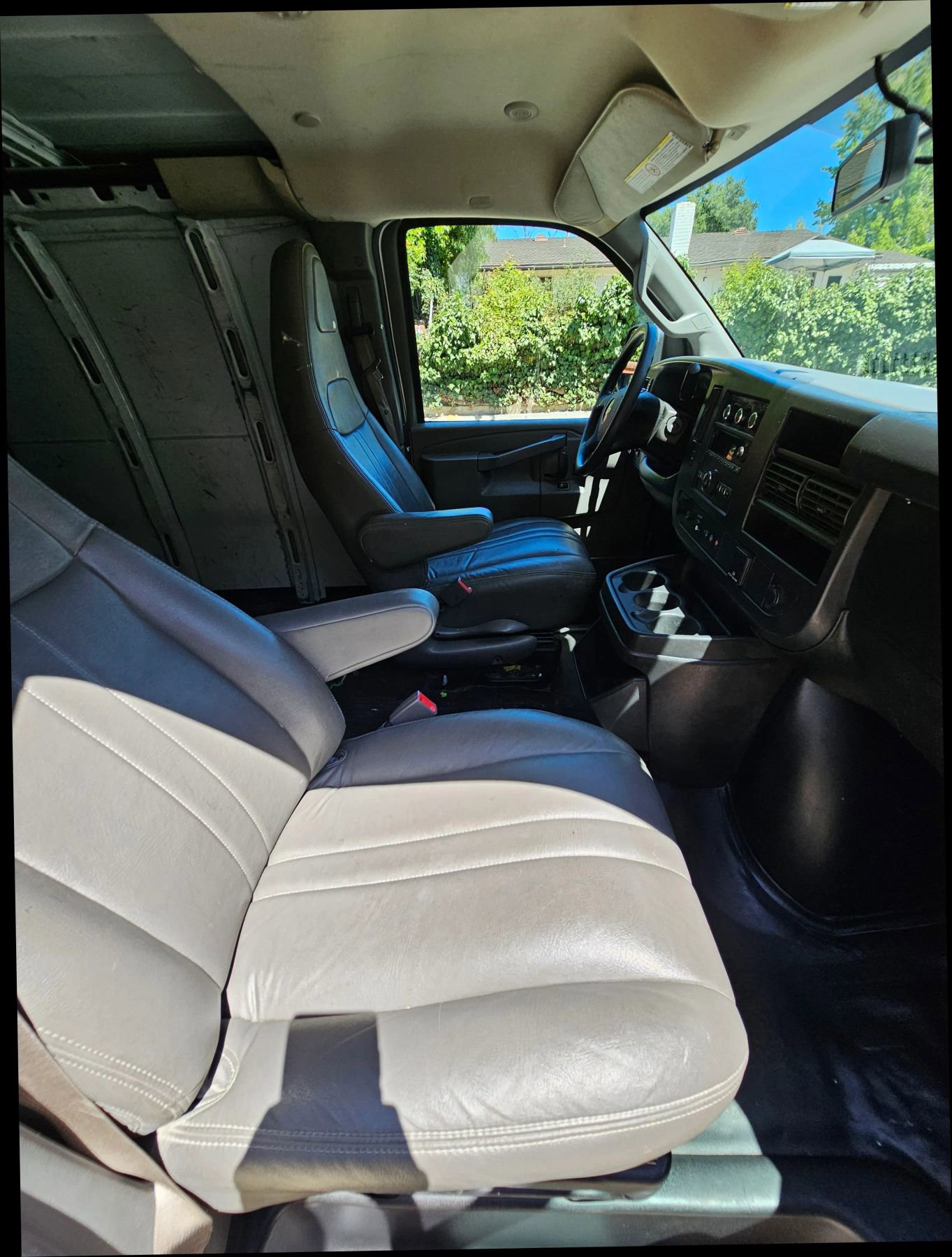 Used 2018 Chevrolet Express 2500 Extended image 27