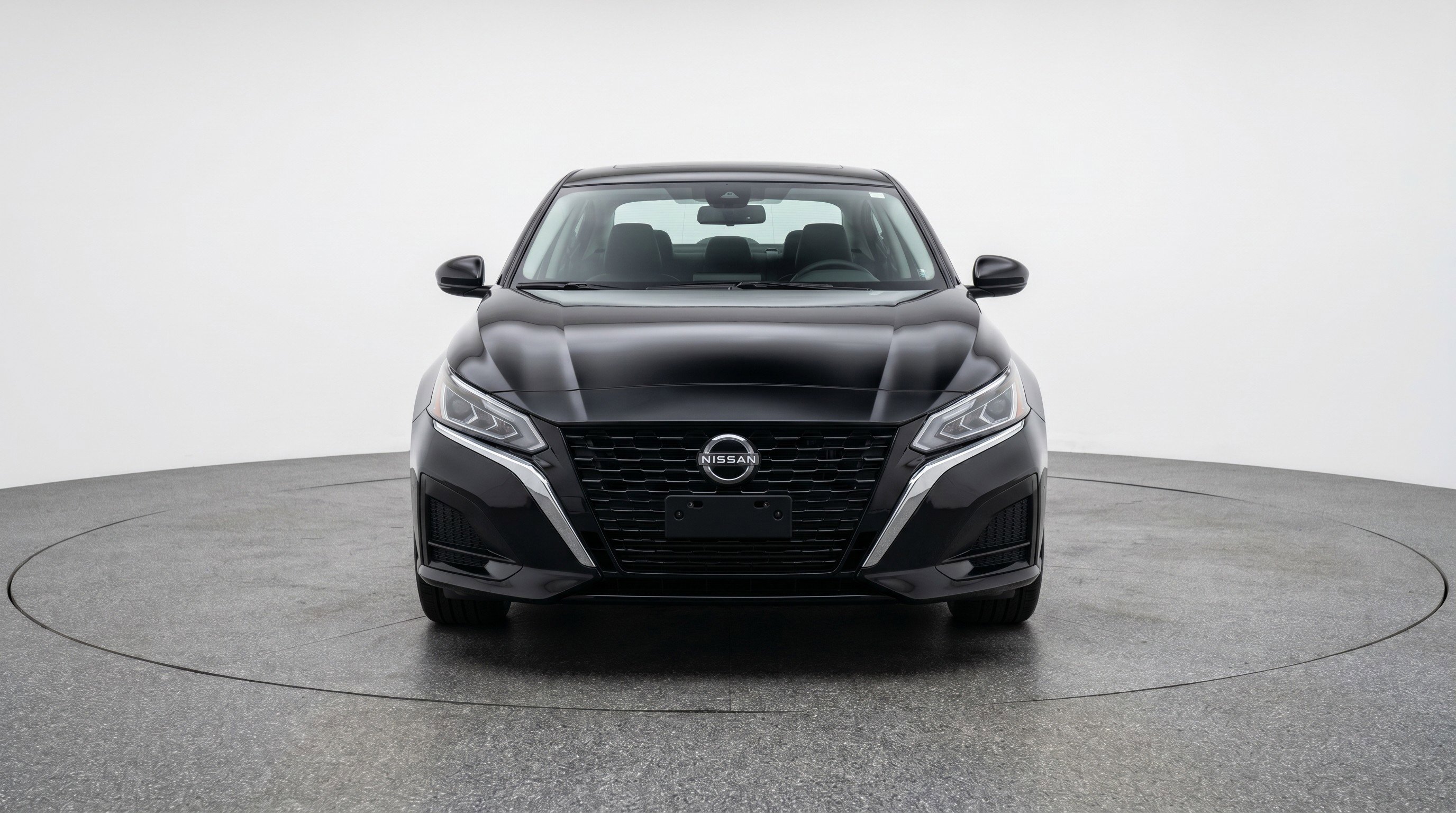 Used 2025 Nissan Altima 2.5 SV FWD image 2