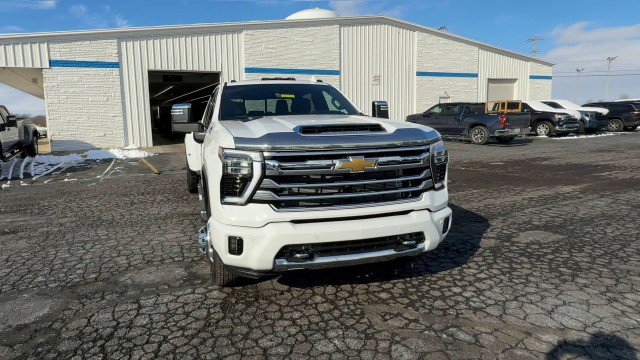 Certified 2024 Chevrolet Silverado 3500 High Country w/ Technology Package image 3
