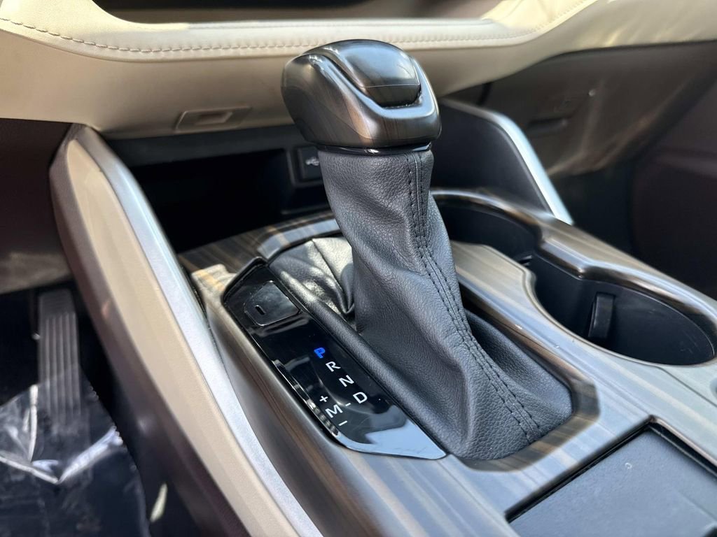 Used 2021 Toyota Highlander XLE FWD image 38