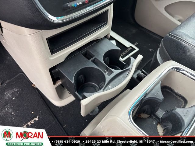 Used 2013 Chrysler Town & Country Touring image 17