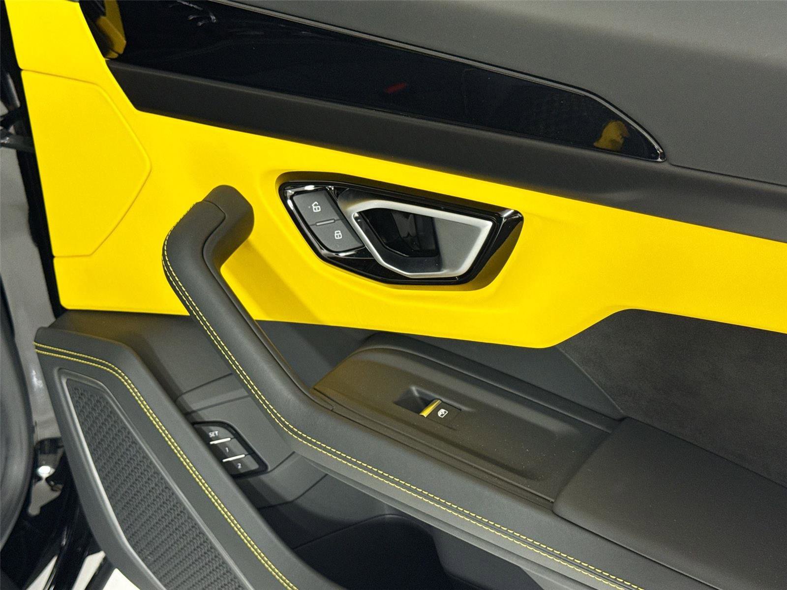 Used 2024 Lamborghini Urus S image 37