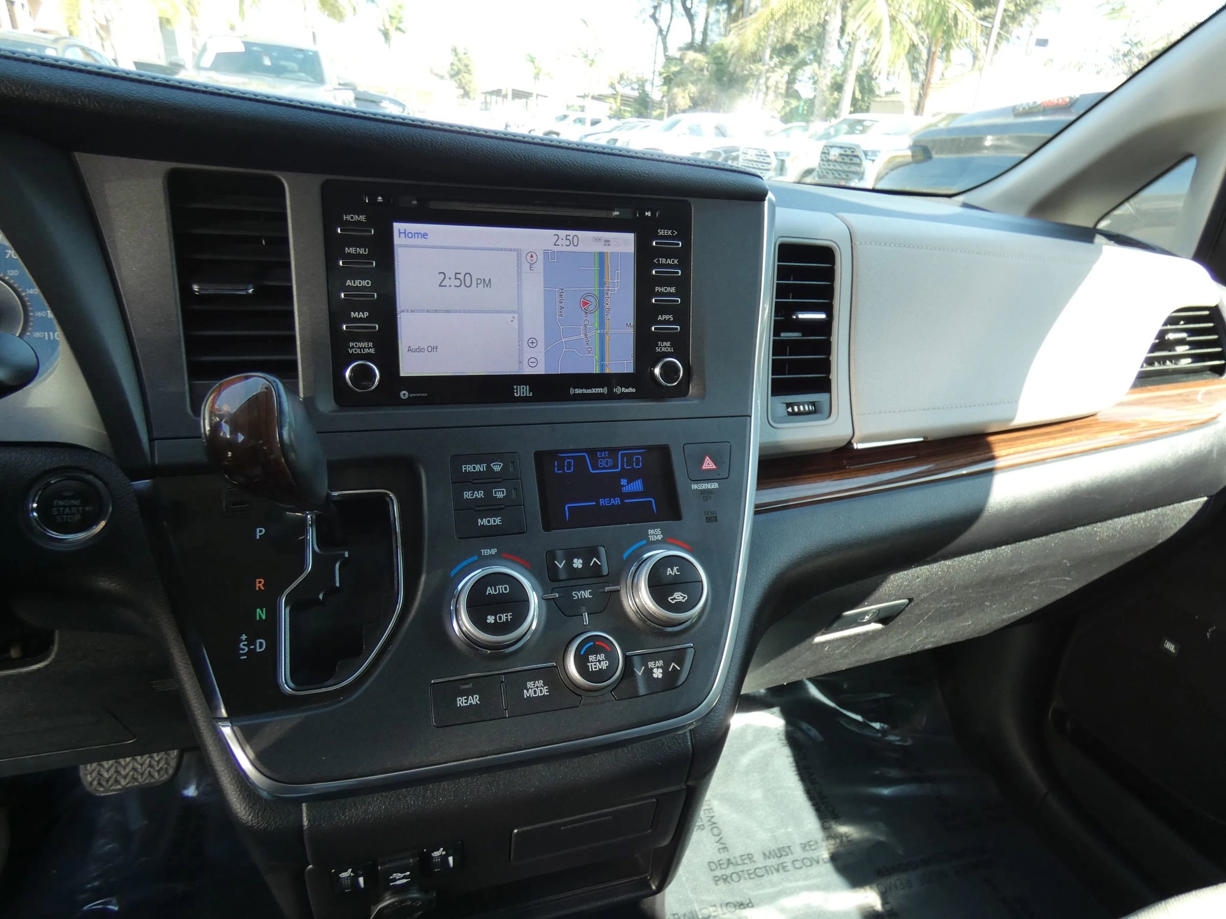 Used 2018 Toyota Sienna Limited image 51