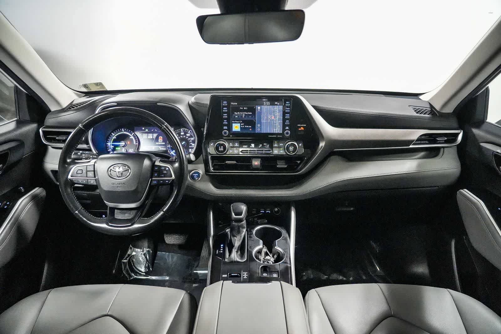 Used 2022 Toyota Highlander XLE AWD/4WD image 12