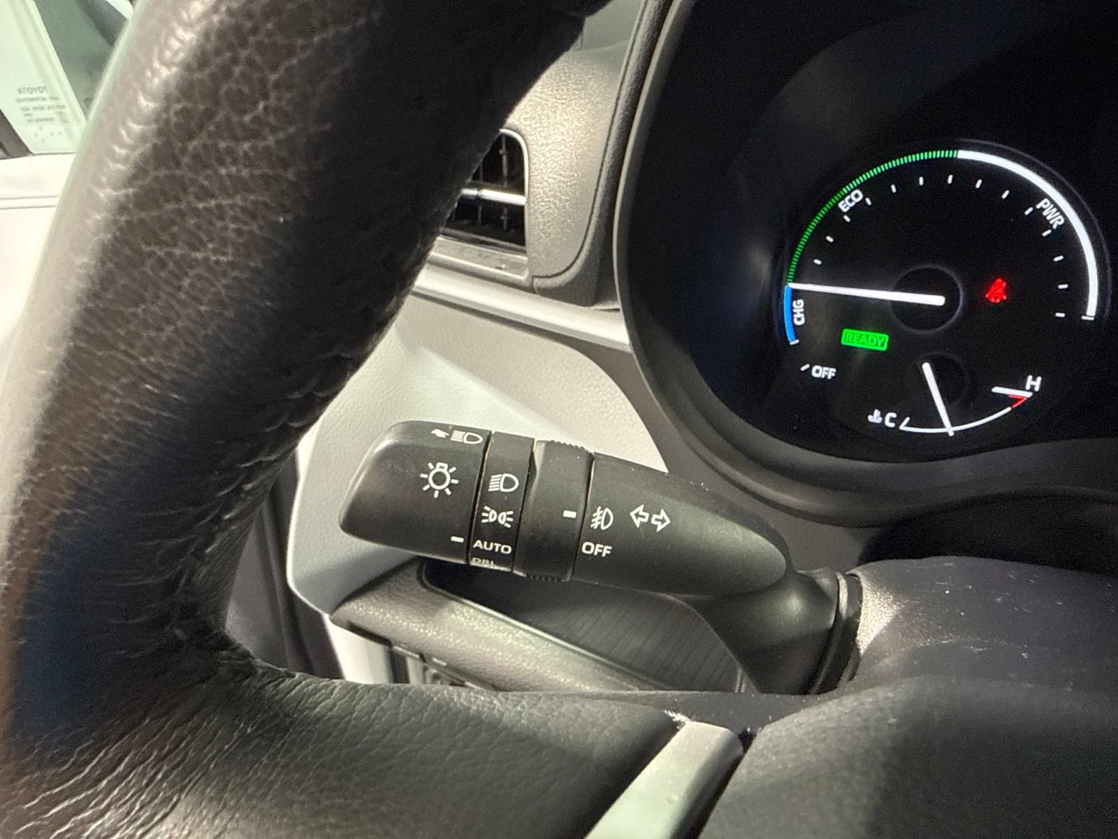 Used 2025 Toyota Sienna XLE FWD image 47