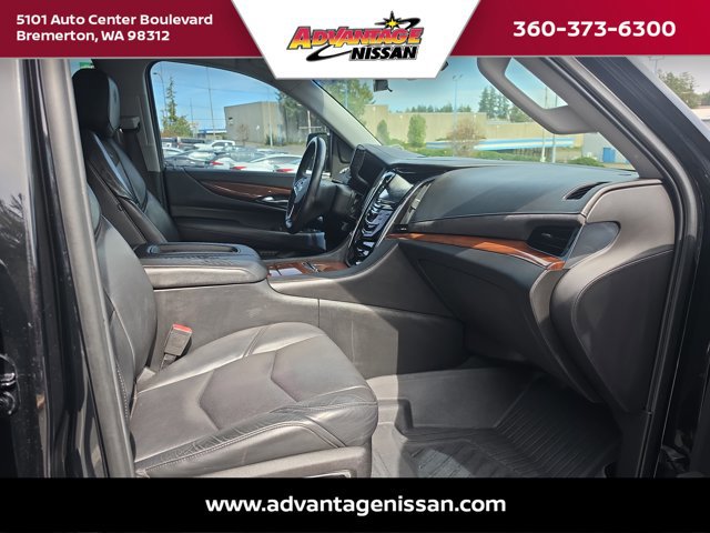Used 2017 Cadillac Escalade Luxury AWD/4WD image 38