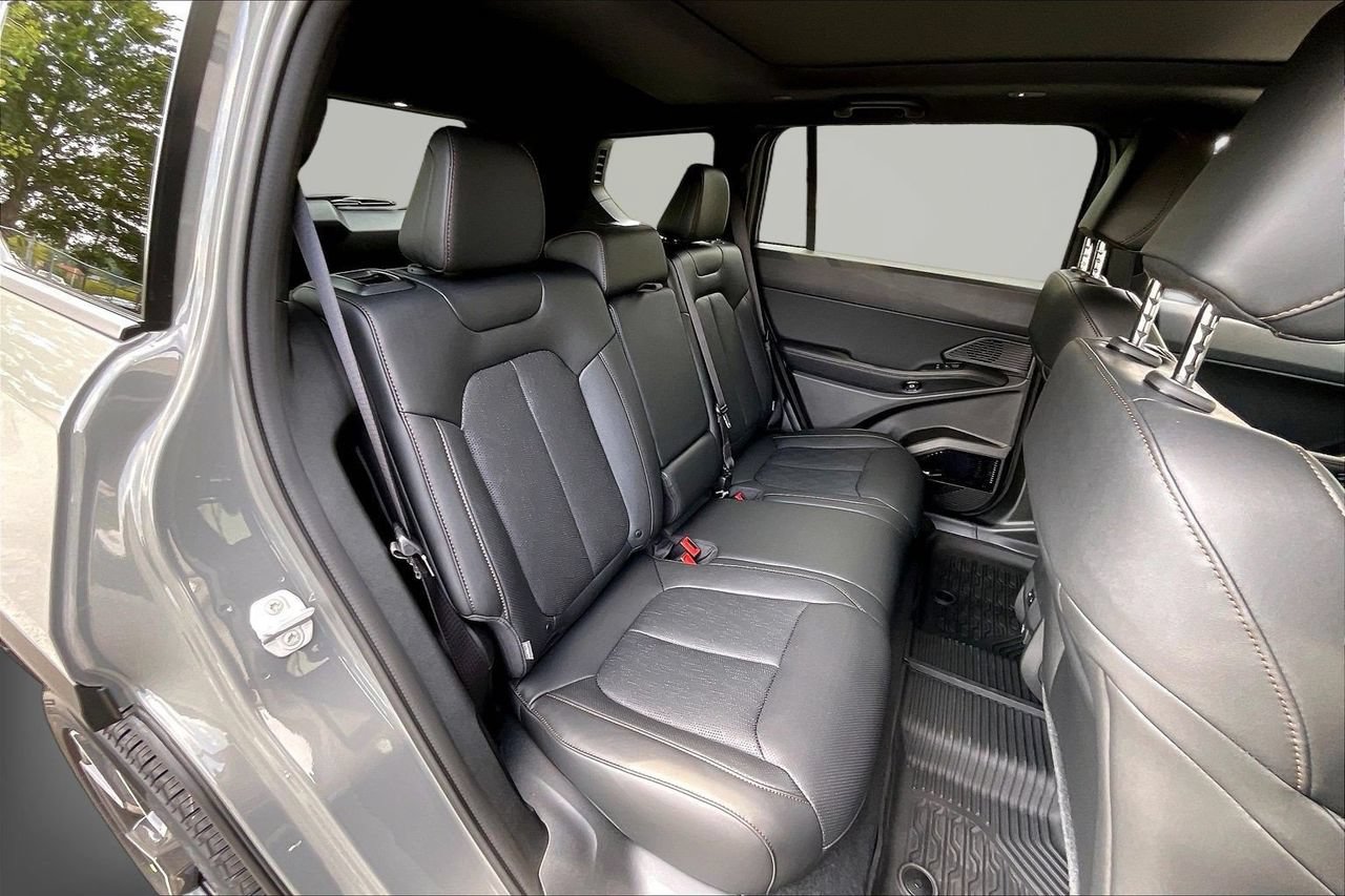 New 2026 Jeep Cherokee Overland w/ Advanced Pro Tech Group AWD/4WD image 20