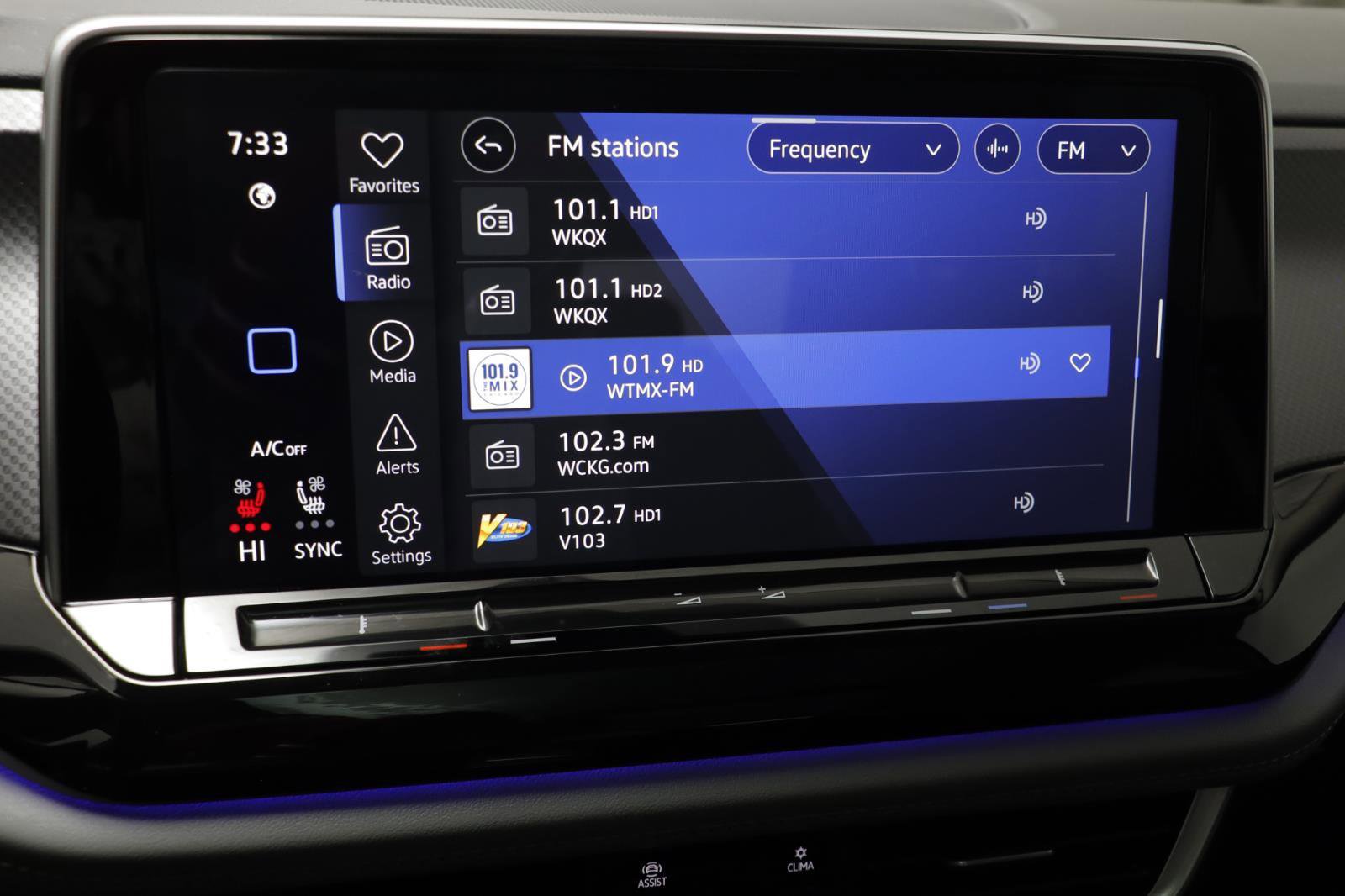 Used 2025 Volkswagen Atlas Peak Edition SE image 8