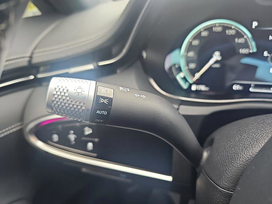 Used 2025 Genesis GV70 3.5T Sport w/ Sport Prestige Package image 22