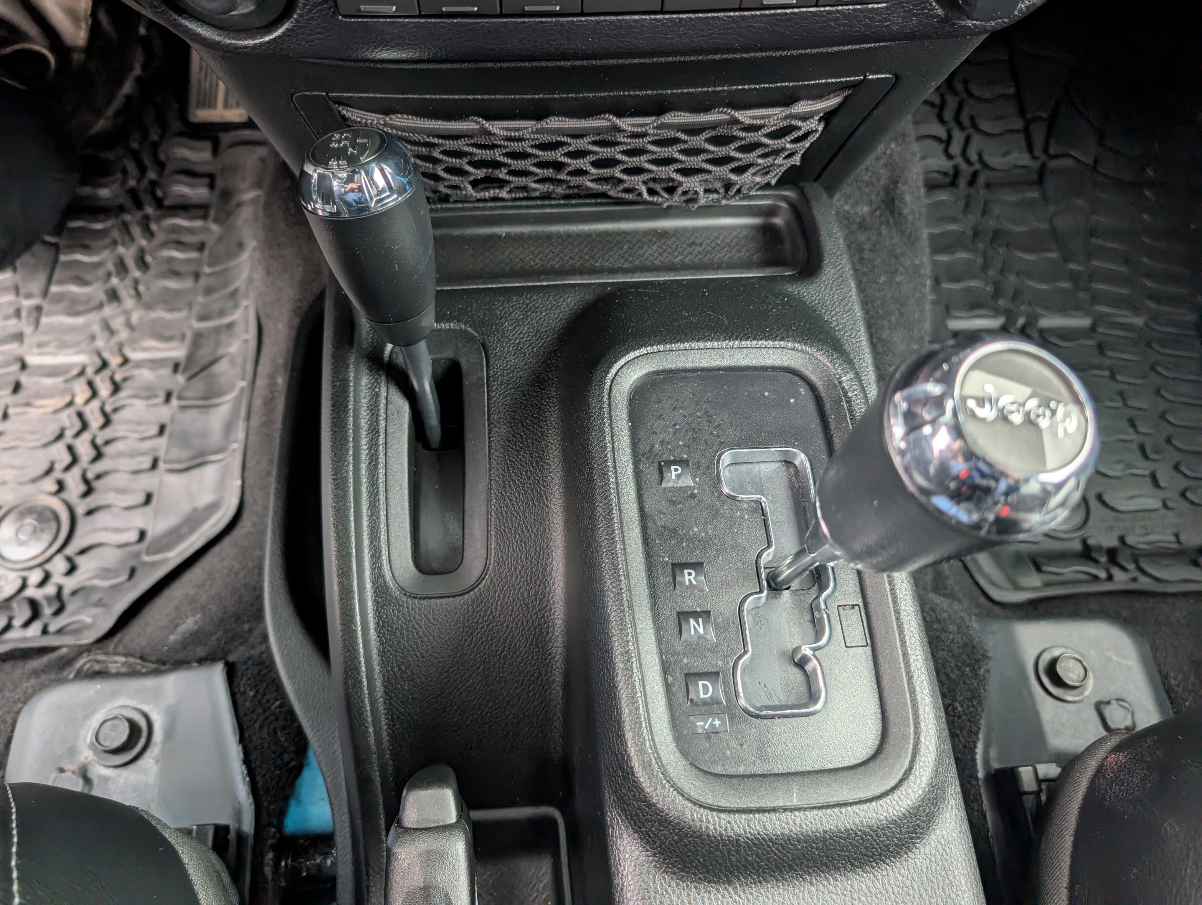 Used 2017 Jeep Wrangler Unlimited Sahara image 18