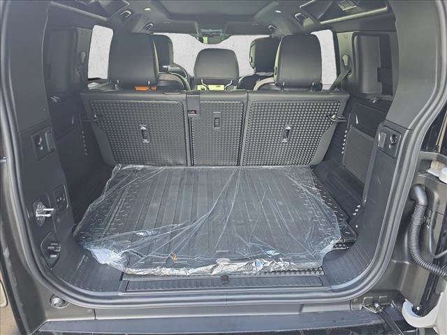 New 2026 Land Rover Defender 110 X-Dynamic SE image 11