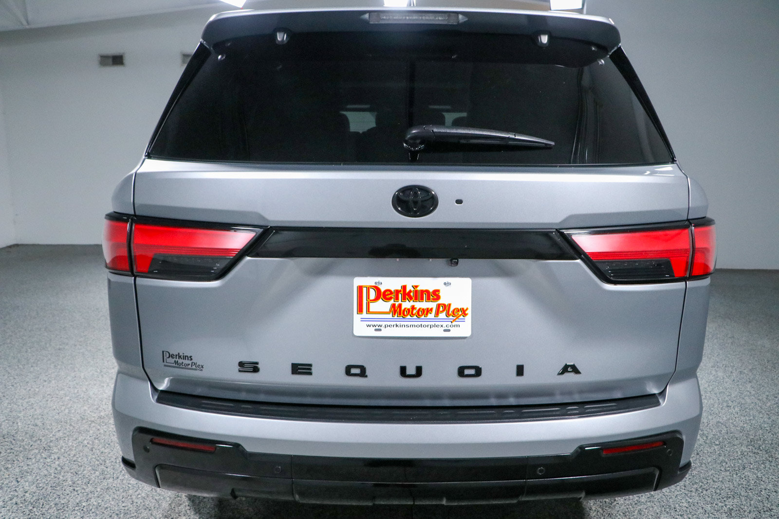 Used 2024 Toyota Sequoia Platinum AWD/4WD image 8