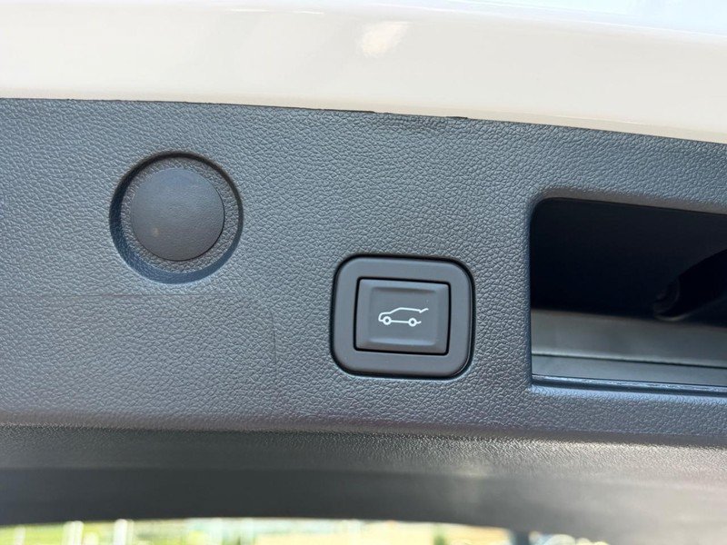 New 2027 GMC Terrain Elevation w/ Elevation Premium Package AWD/4WD image 8