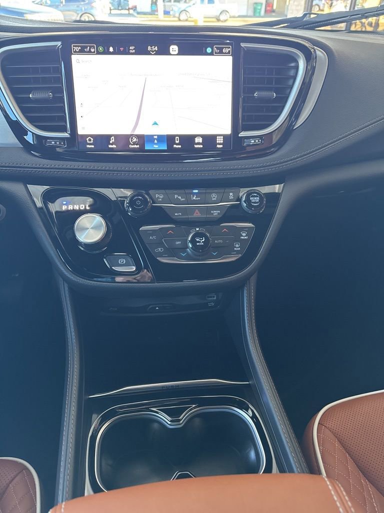 Used 2024 Chrysler Pacifica Pinnacle w/ Trailer Tow Group image 20