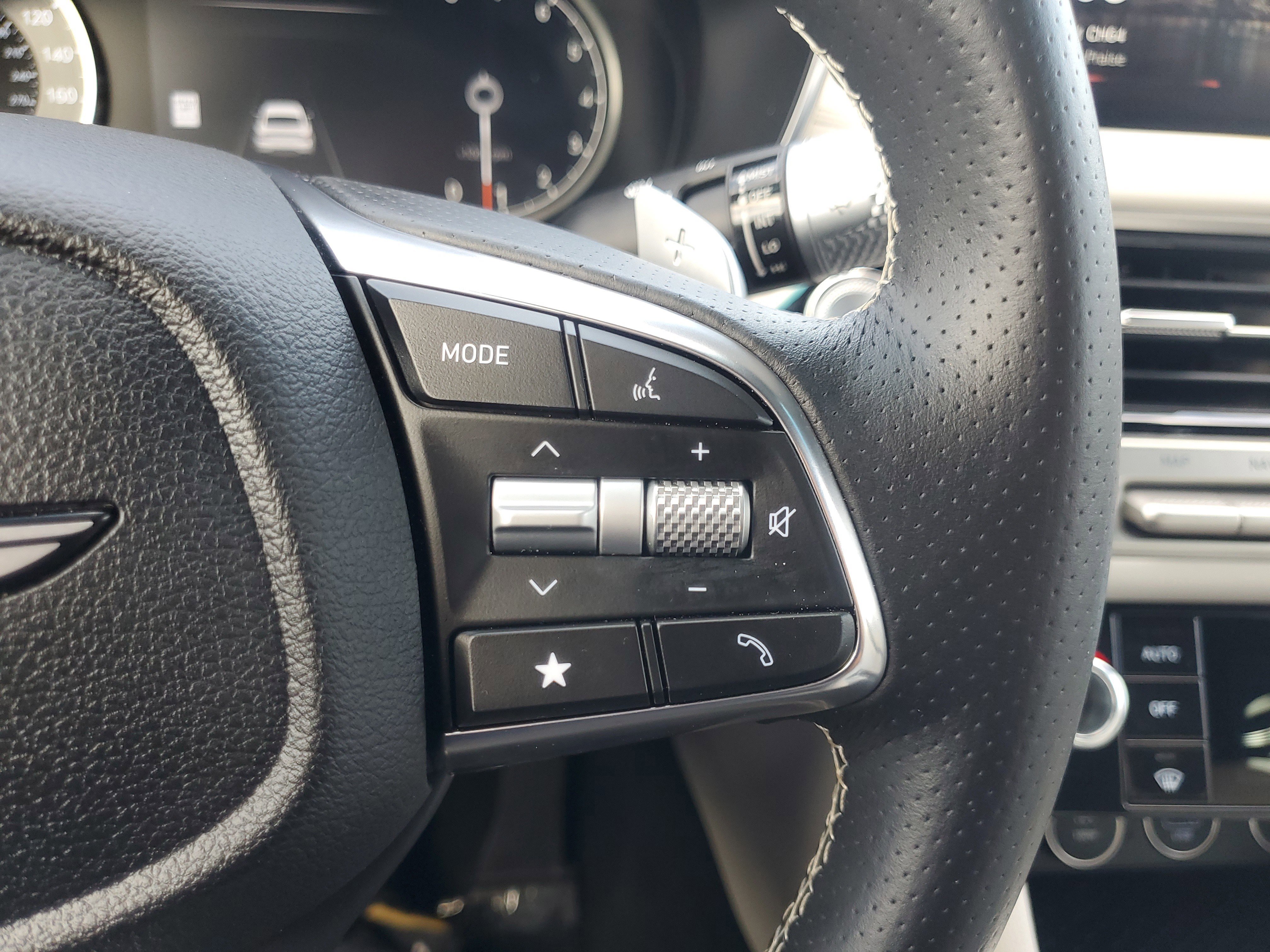 Used 2025 Genesis G70 2.5T image 27