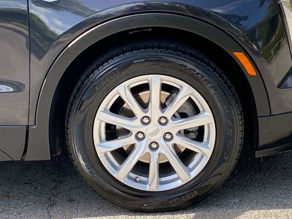 Used 2023 Cadillac XT4 Luxury w/ Cold Weather Package image 9