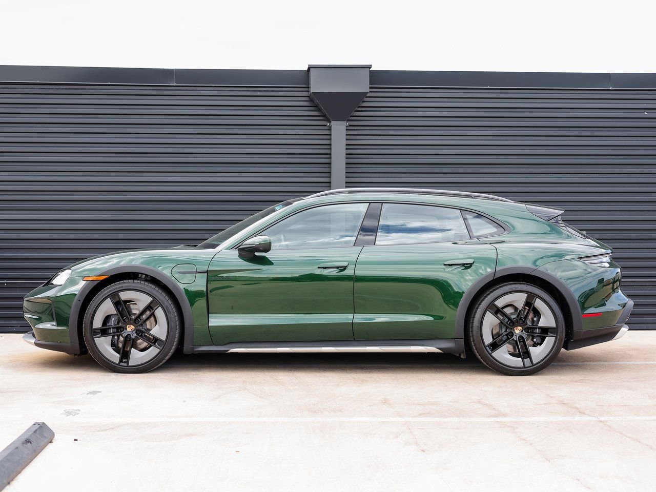 Certified 2025 Porsche Taycan 4 Cross Turismo image 2