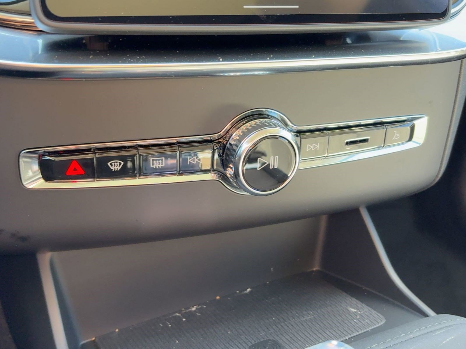 New 2026 Volvo XC90 B6 Plus w/ Protection Package image 18