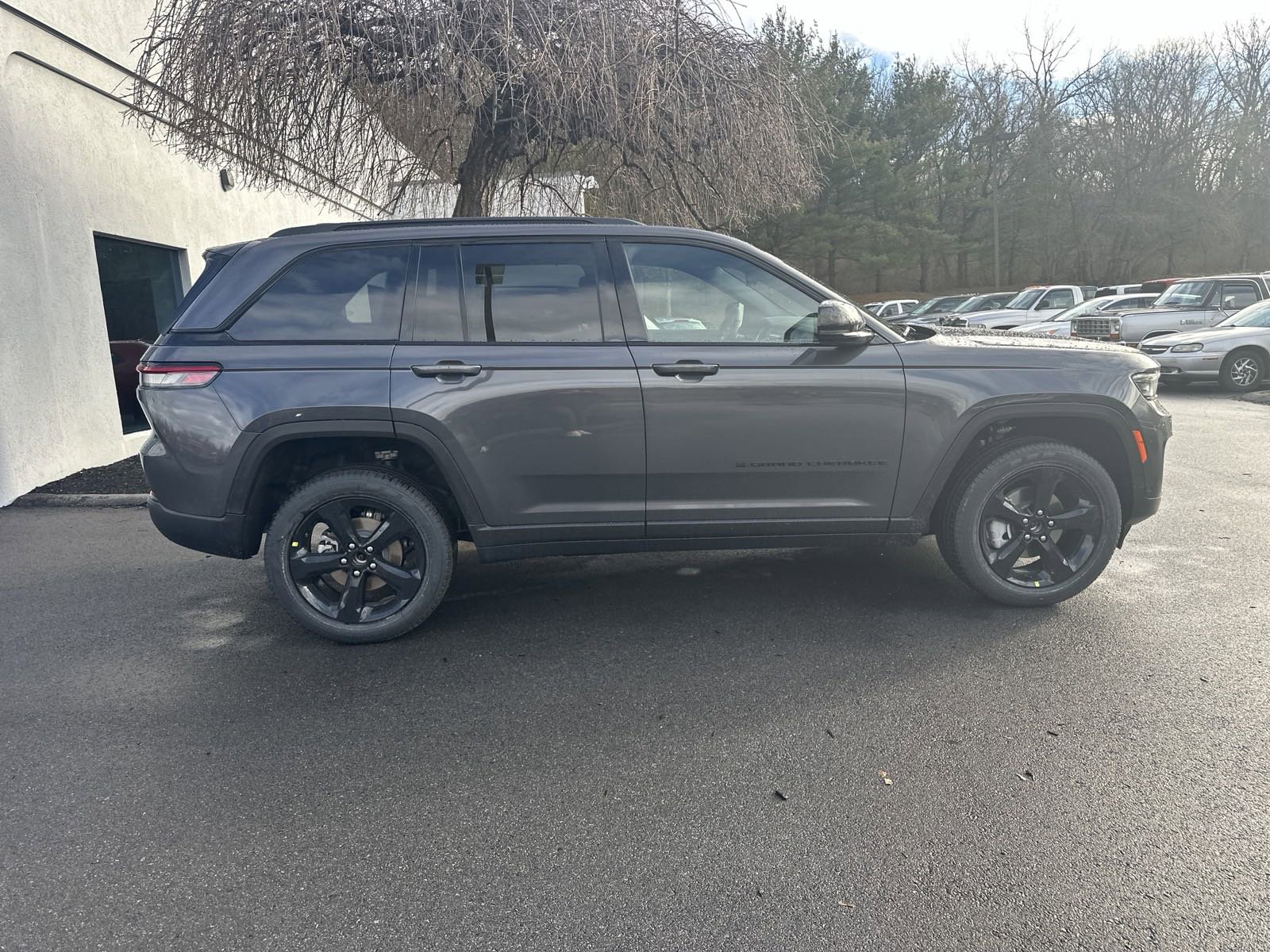 New 2025 Jeep Grand Cherokee Limited w/ Luxury Tech Group II AWD/4WD image 2