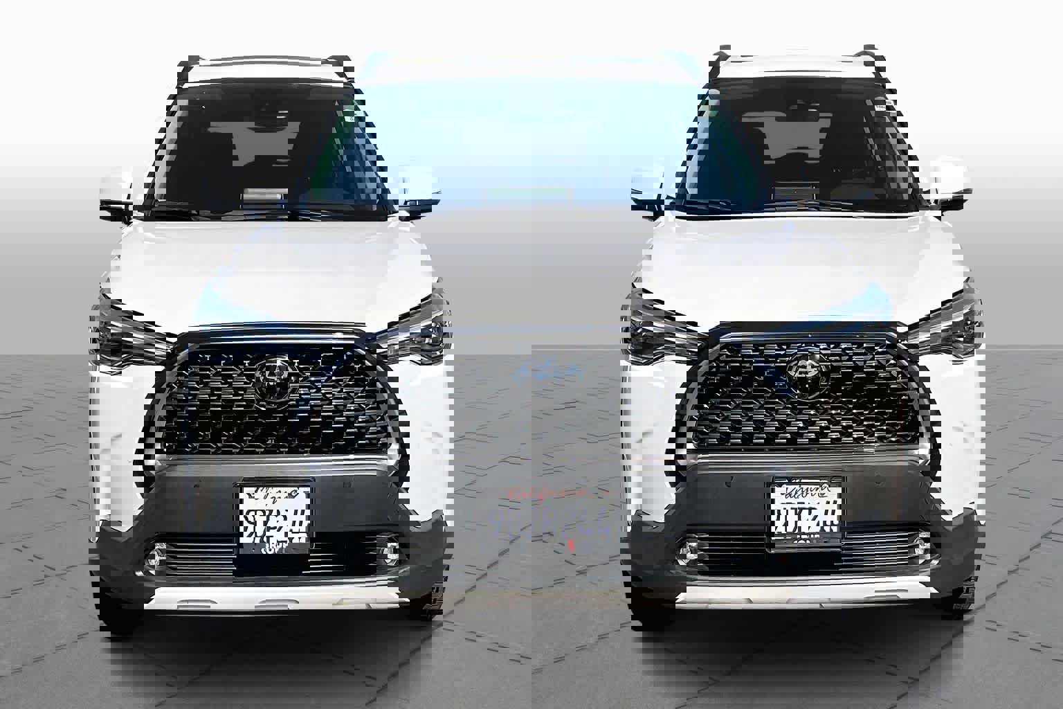 Used 2022 Toyota Corolla Cross XLE w/ Convenience Package image 3