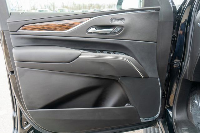 Used 2024 Cadillac Escalade Premium Luxury w/ Performance Package image 31