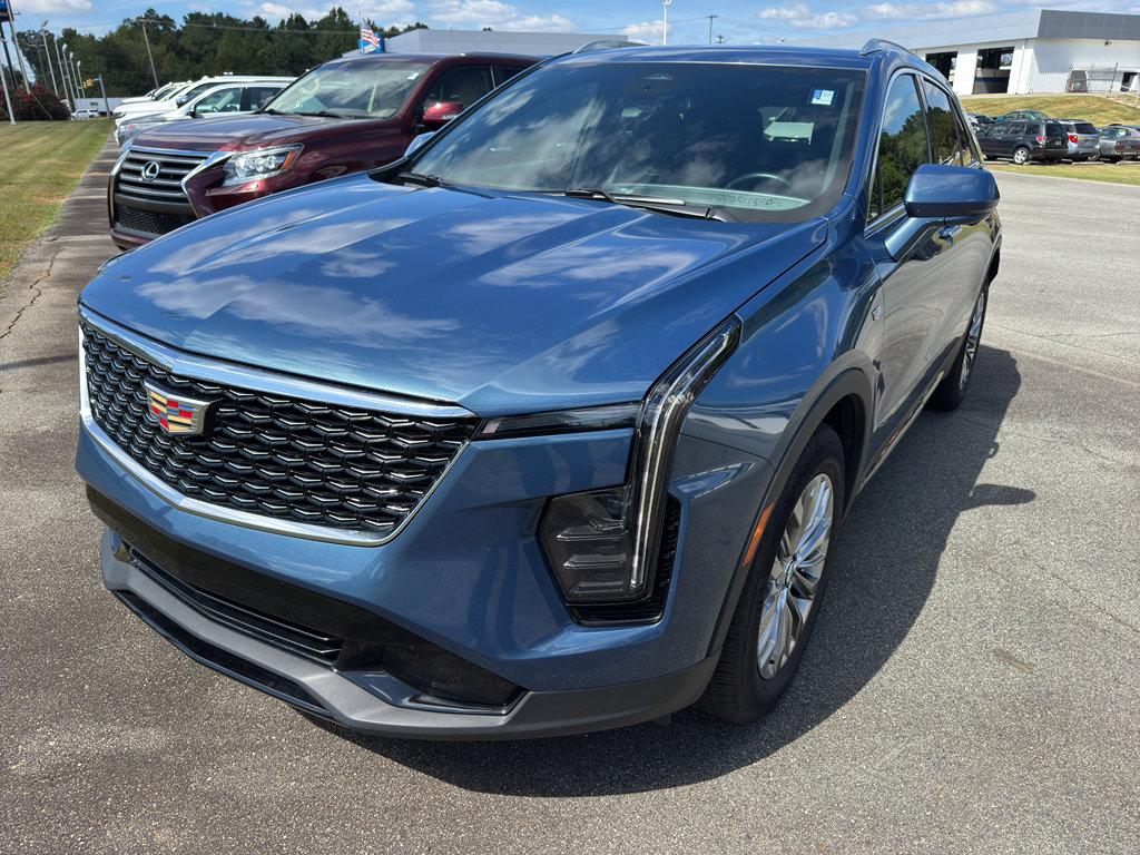 Used 2025 Cadillac XT4 Premium Luxury image 1