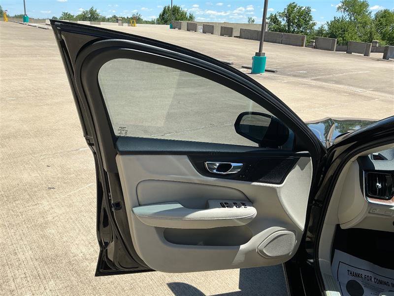 Used 2019 Volvo S60 T5 Momentum w/ Multimedia Package FWD image 24