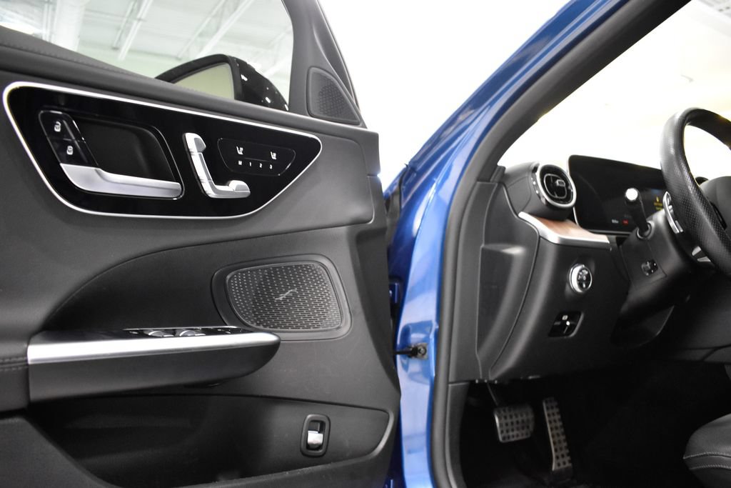 Used 2023 Mercedes-Benz C 300 4MATIC Sedan image 9