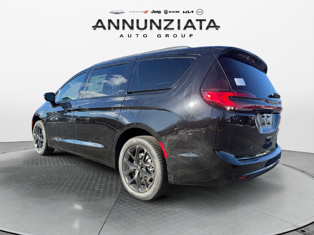 New 2026 Chrysler Pacifica Limited w/ S Appearance Package AWD/4WD image 3