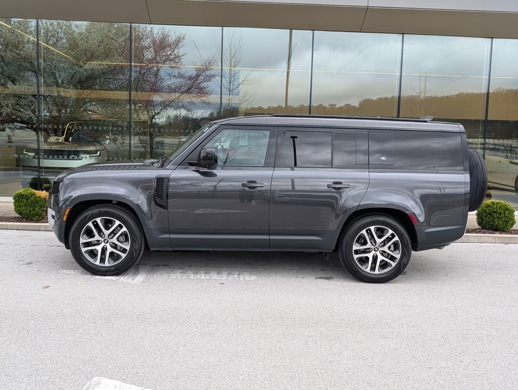 Used 2024 Land Rover Defender 130 S image 3