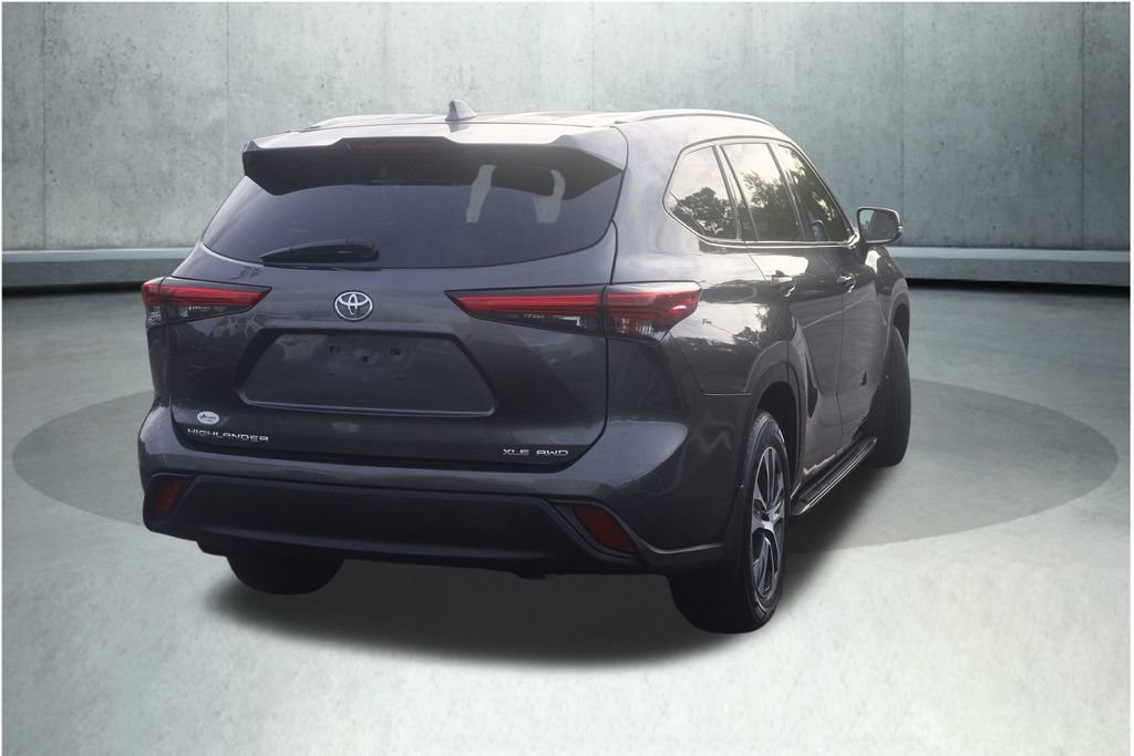 Used 2021 Toyota Highlander XLE AWD/4WD image 28