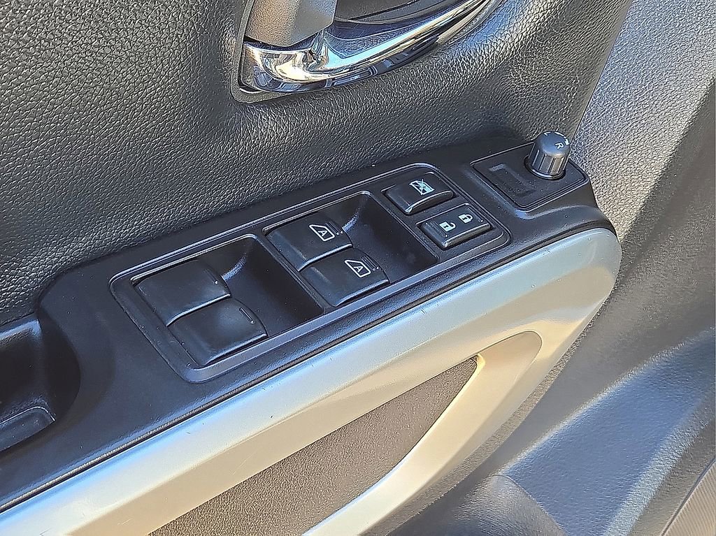 Used 2019 Nissan Titan PRO-4X w/ Pro-4x Convenience Package image 22