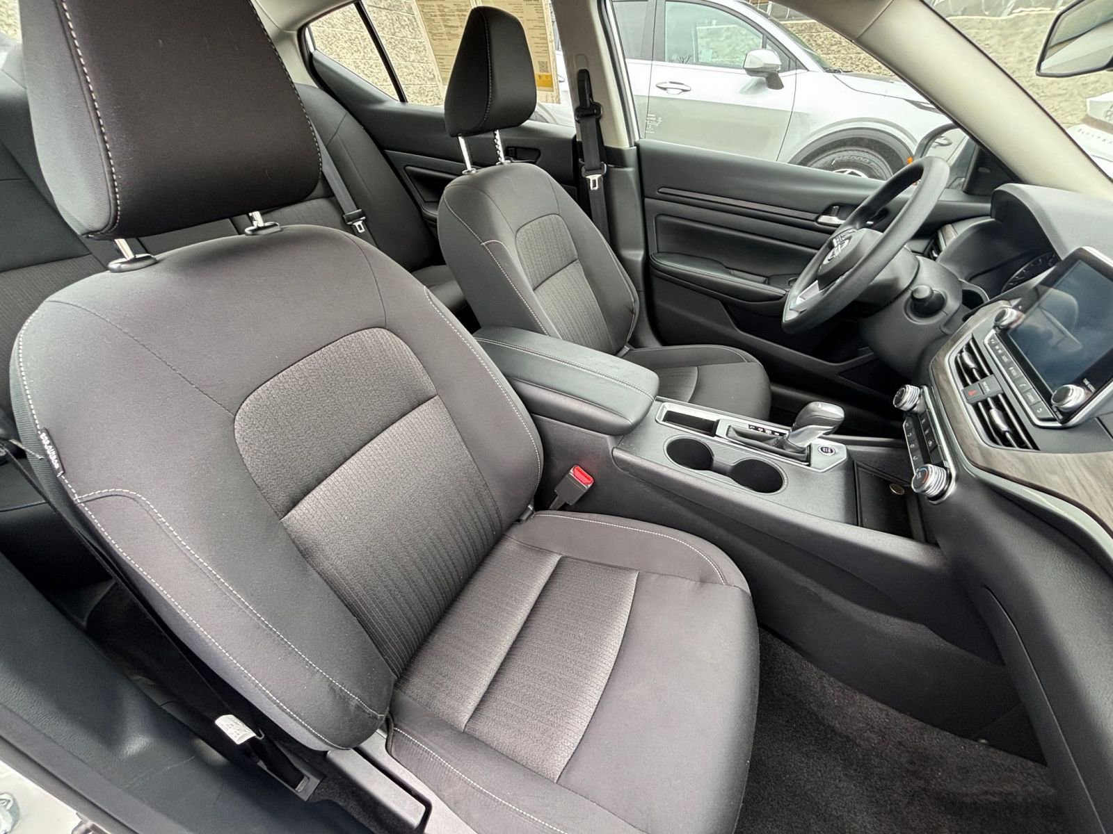 Used 2025 Nissan Altima 2.5 SV image 38