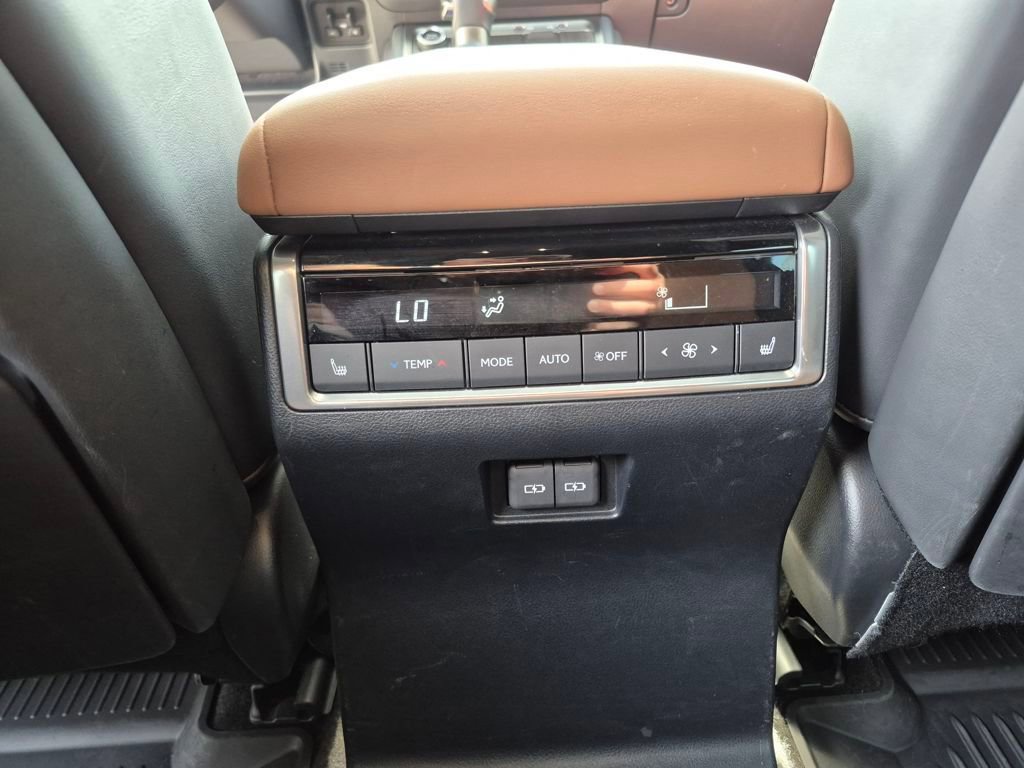 Used 2024 Lexus GX 550 w/ Accessory Package (Z1) AWD/4WD image 14