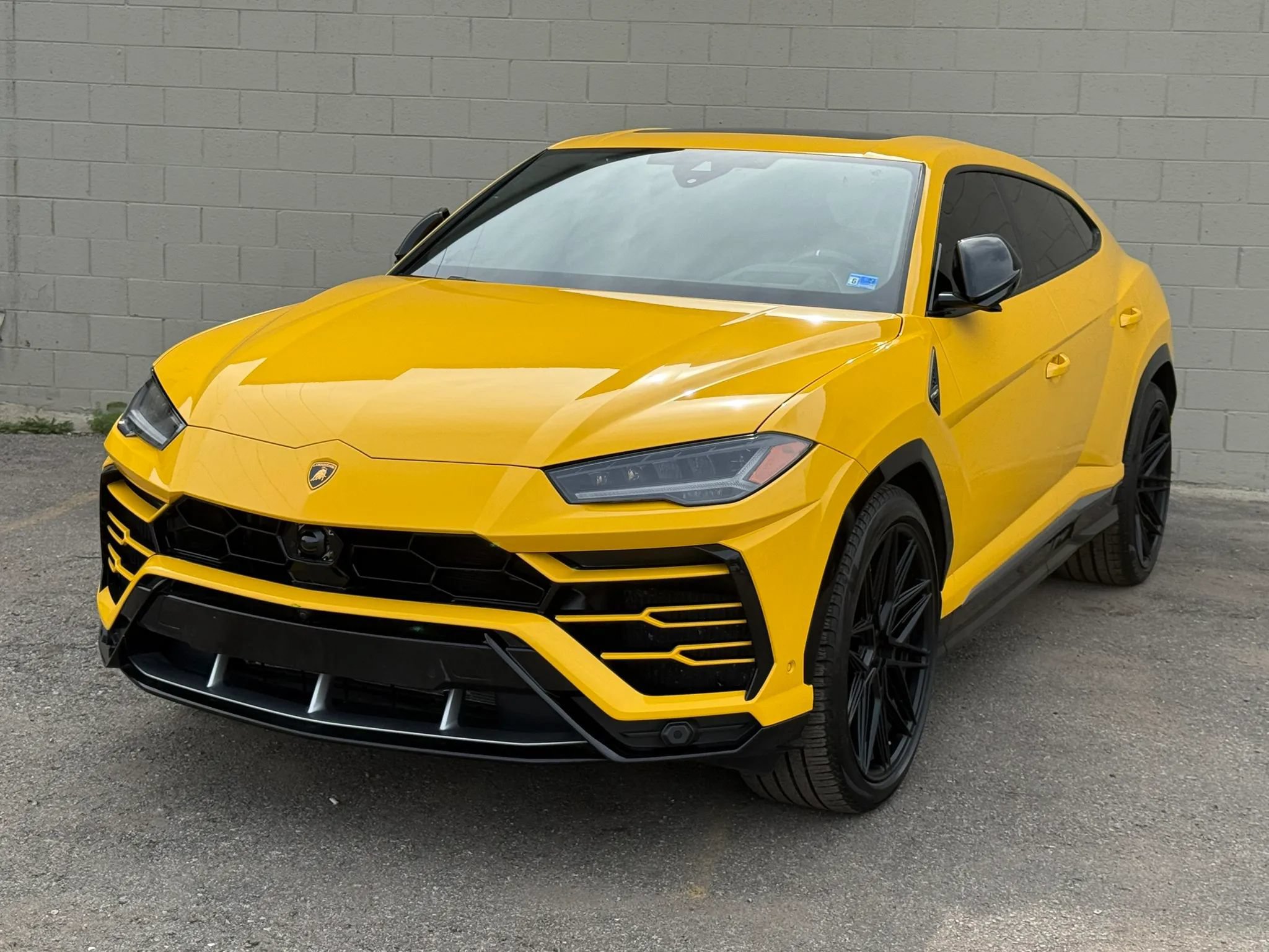 Used 2019 Lamborghini Urus AWD/4WD image 2