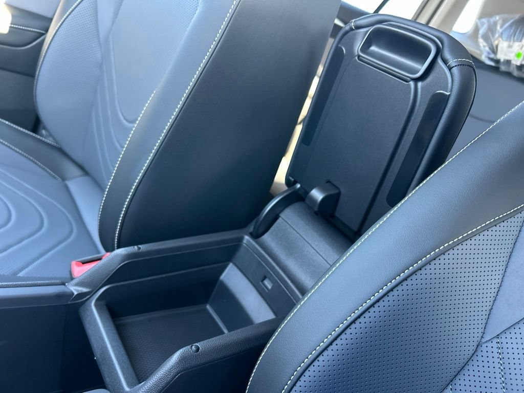 New 2026 Volkswagen Tiguan SE FWD image 38
