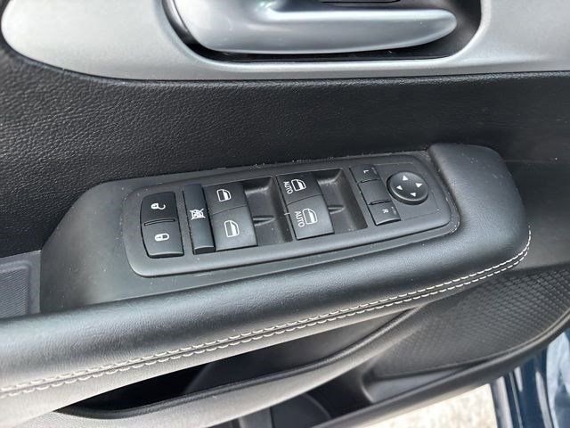 Used 2024 Chrysler Pacifica Touring image 14