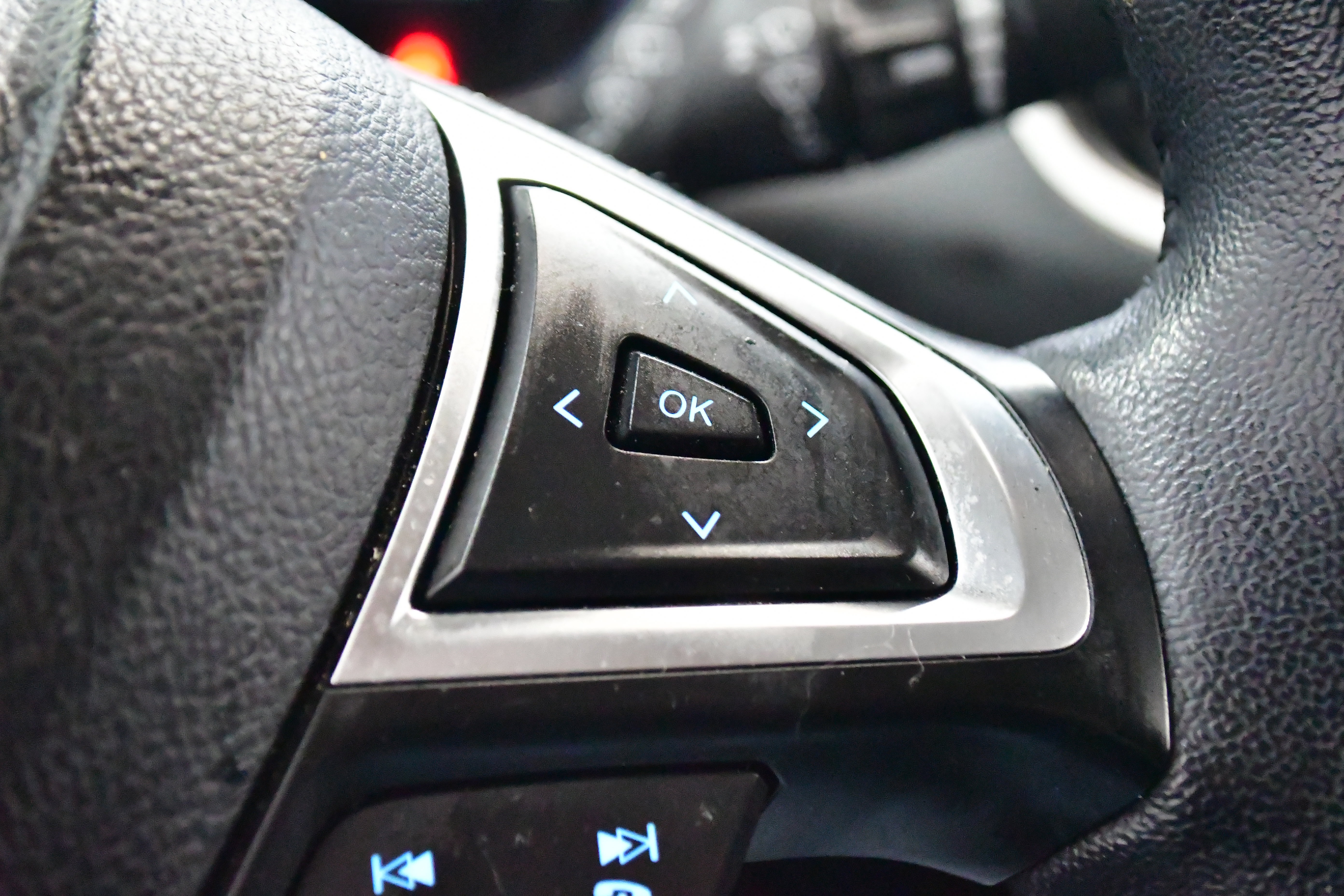 Used 2022 Ford Edge SEL w/ Convenience Package image 25