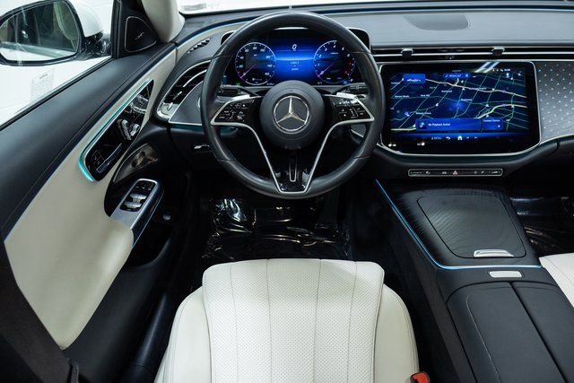 Used 2024 Mercedes-Benz E 350 4MATIC Sedan image 3