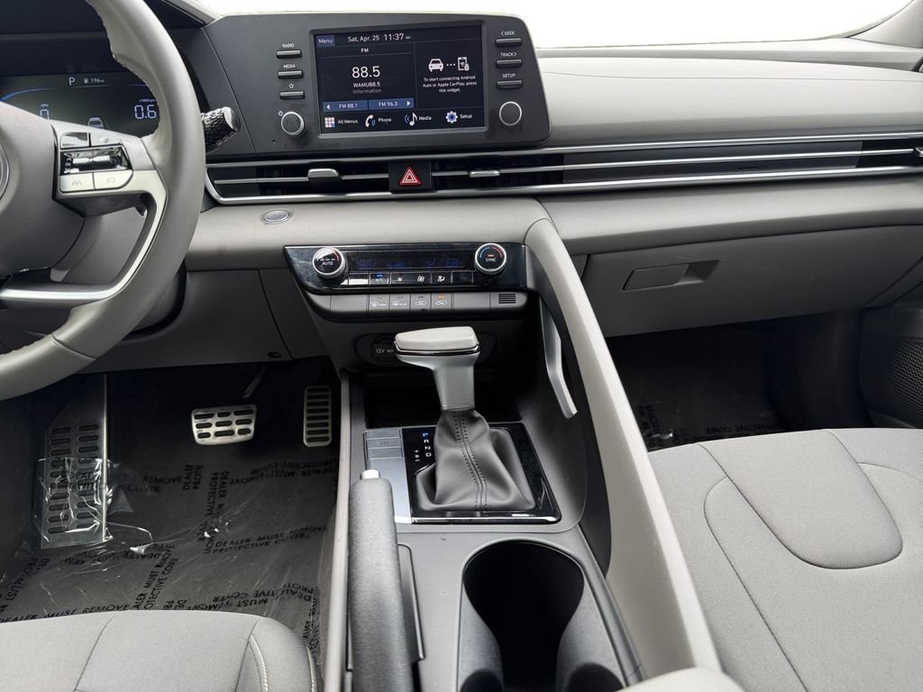 Certified 2025 Hyundai Elantra Sport FWD image 11