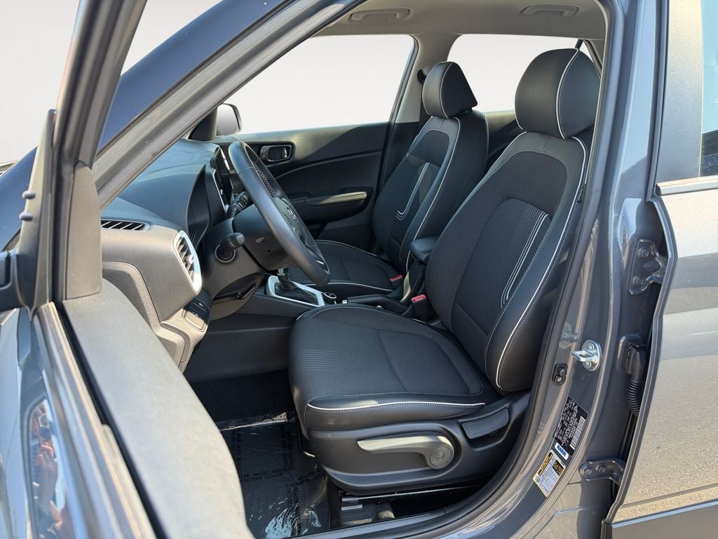 Certified 2025 Hyundai Venue Limited FWD image 6